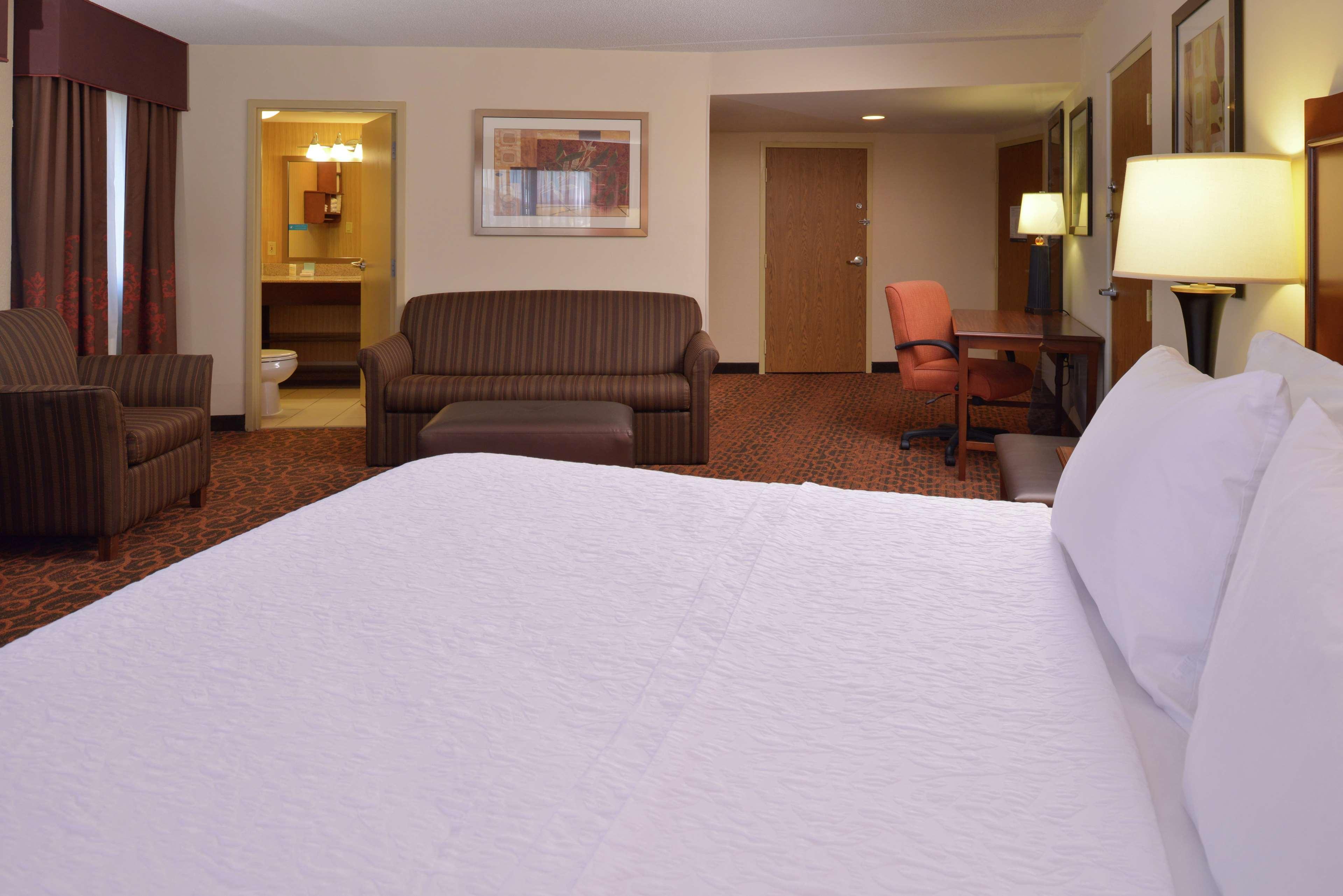 Hampton Inn Frederick Buitenkant foto