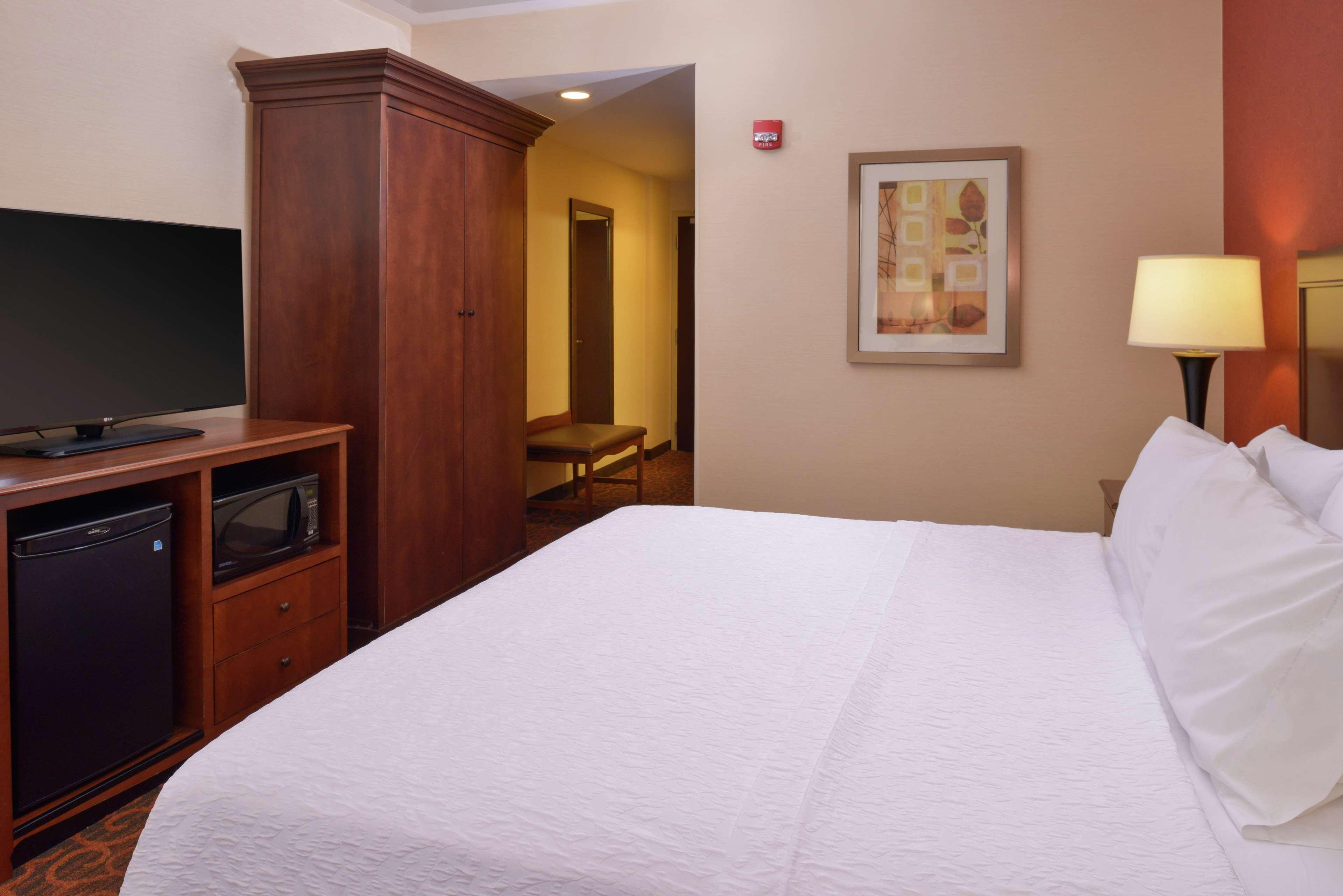 Hampton Inn Frederick Buitenkant foto