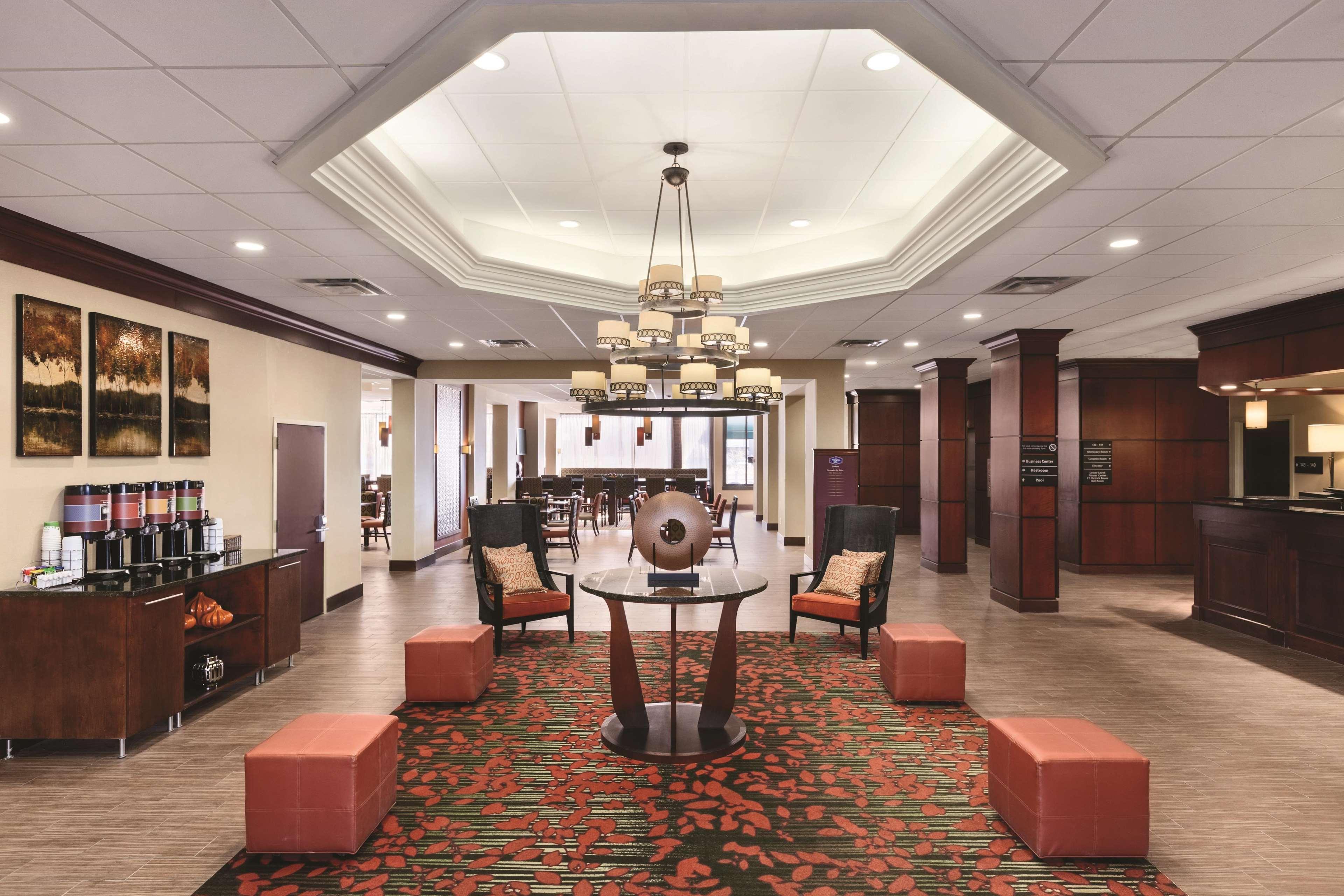 Hampton Inn Frederick Buitenkant foto