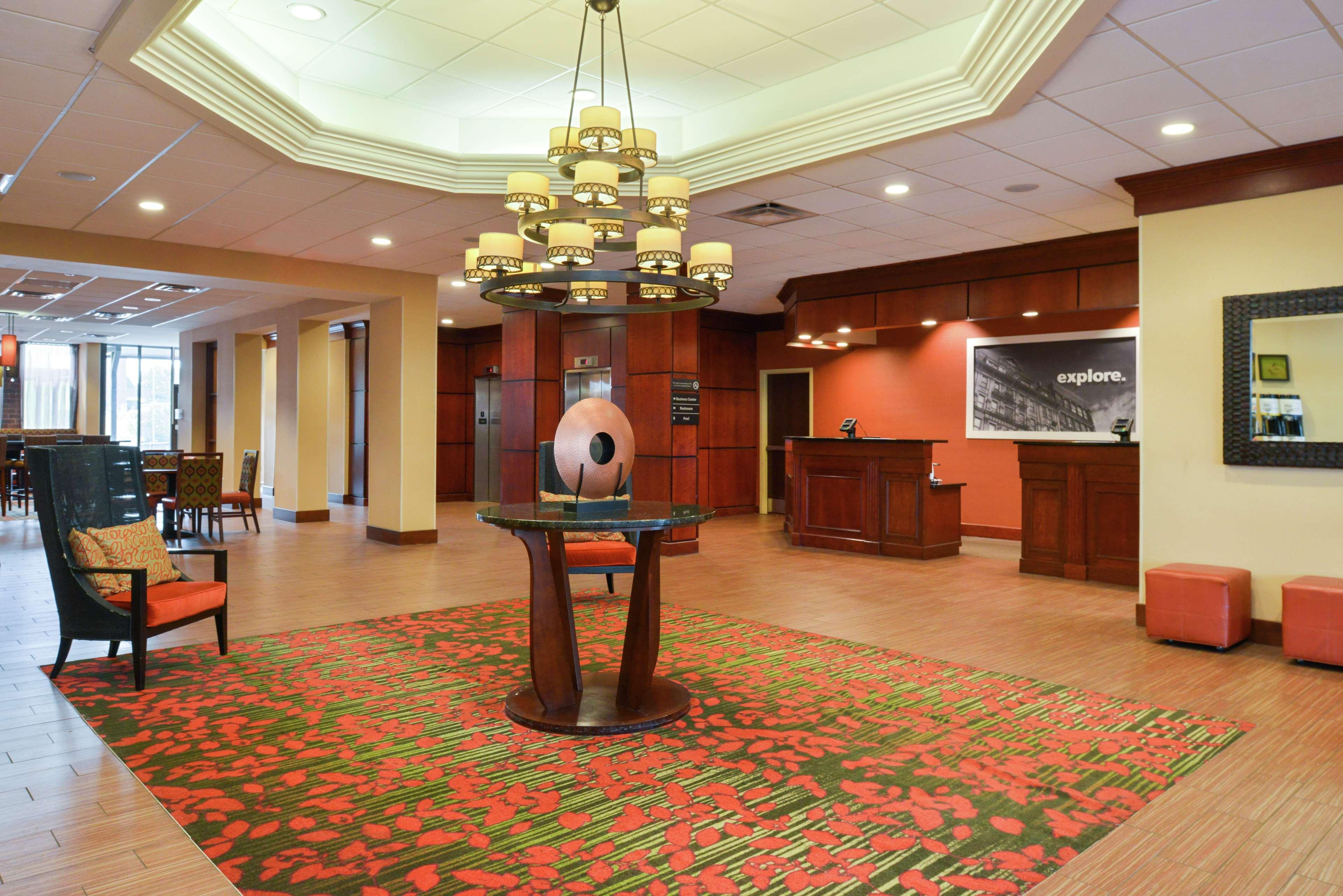 Hampton Inn Frederick Buitenkant foto