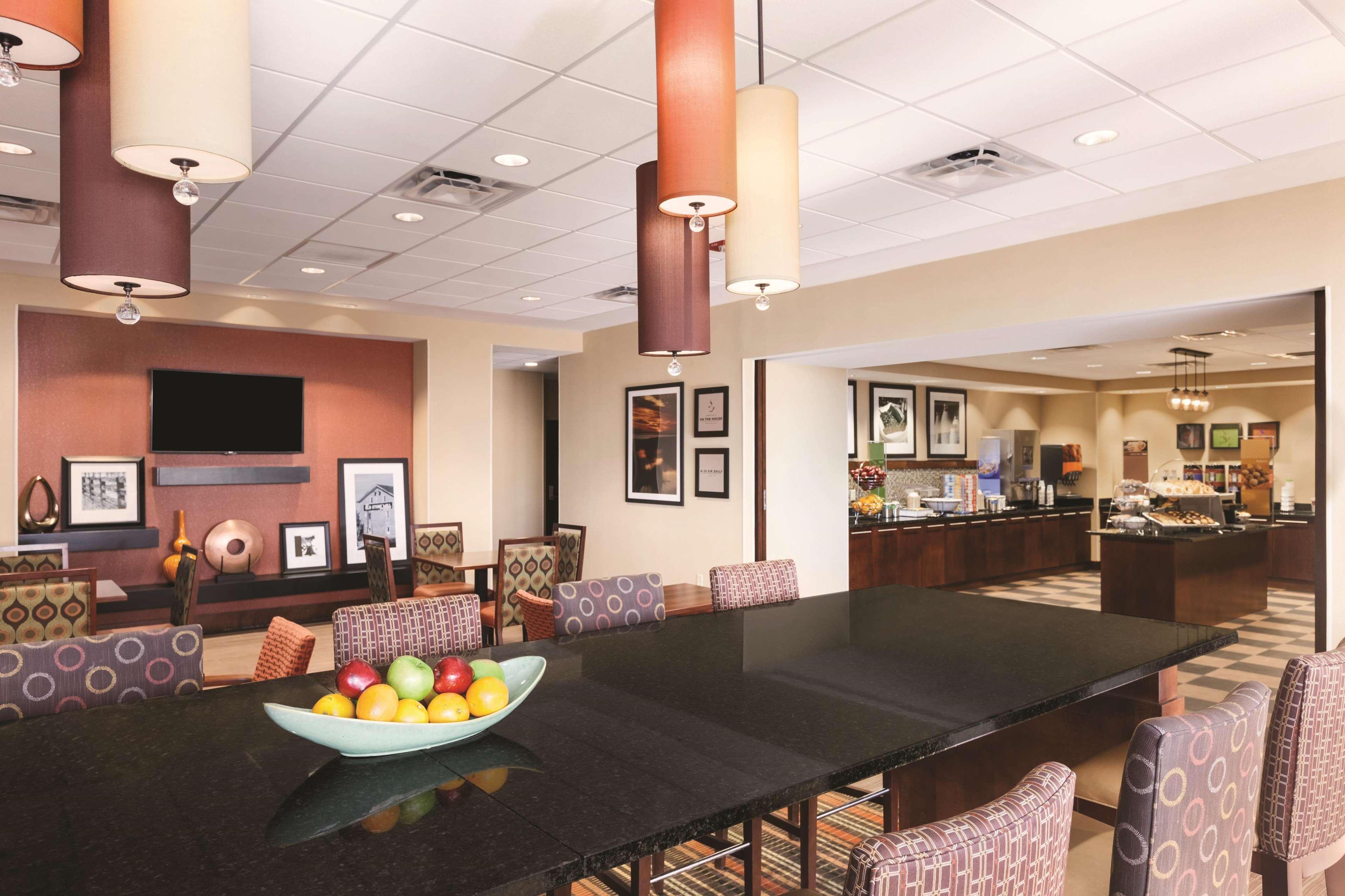 Hampton Inn Frederick Buitenkant foto