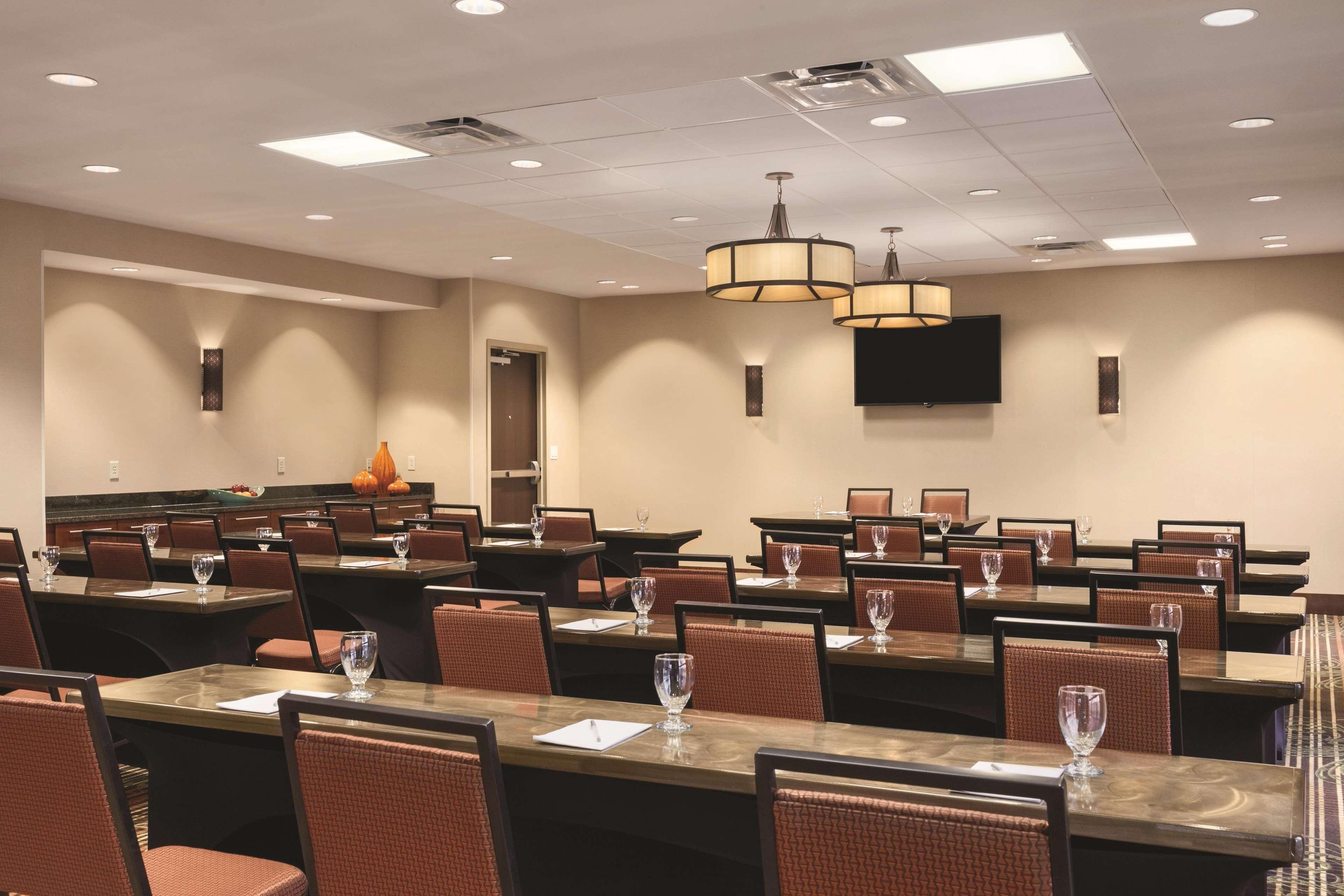 Hampton Inn Frederick Buitenkant foto