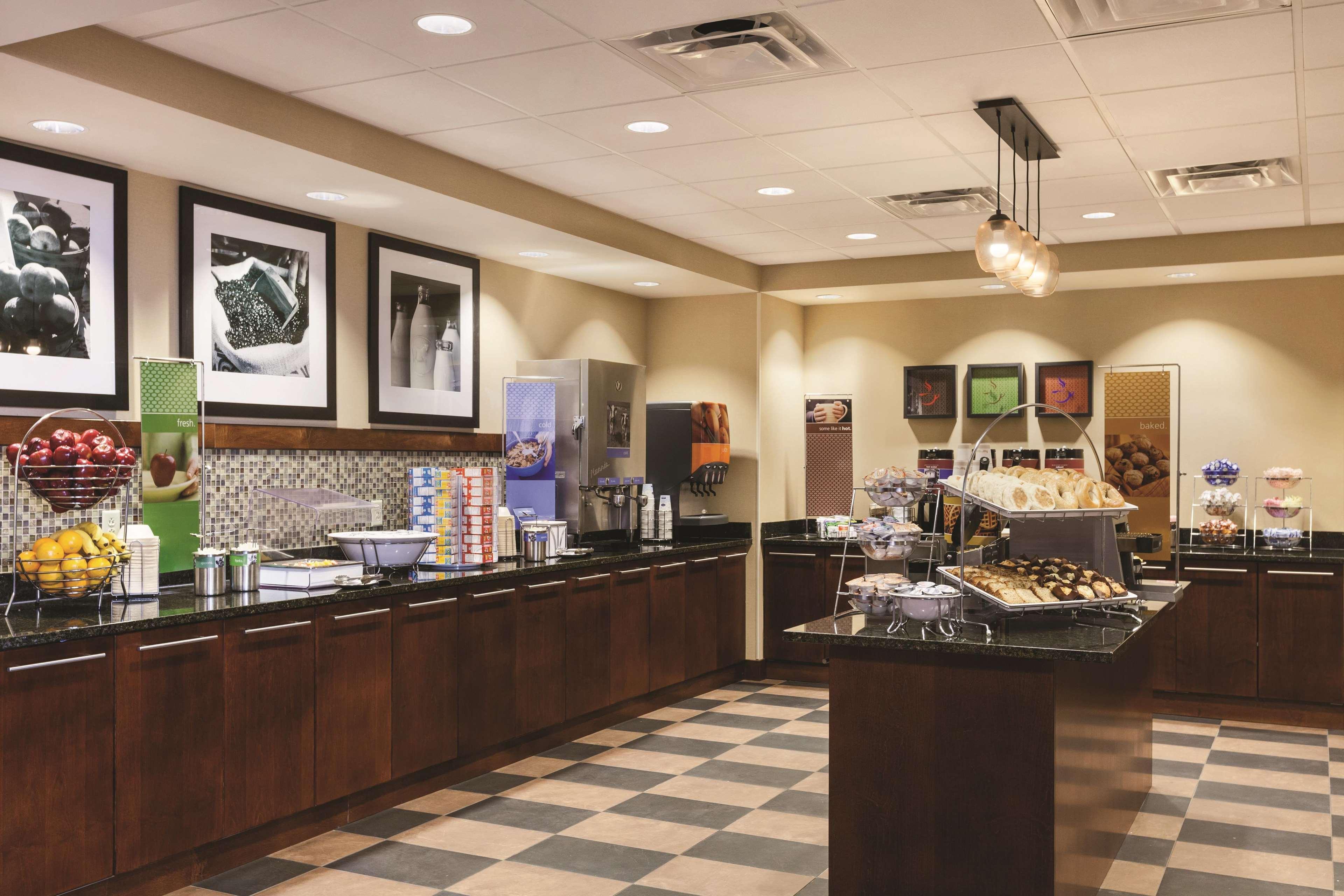 Hampton Inn Frederick Buitenkant foto