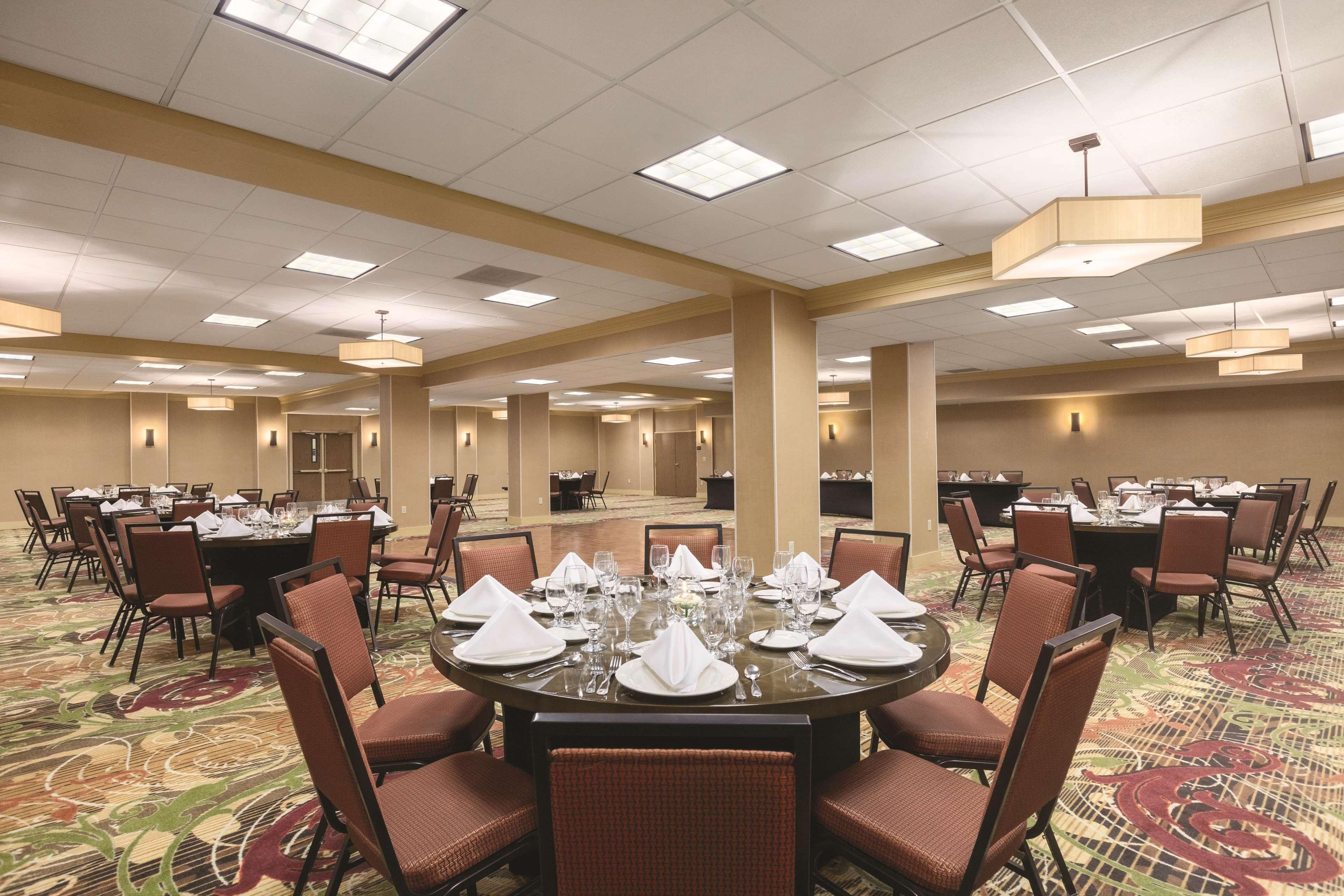 Hampton Inn Frederick Buitenkant foto