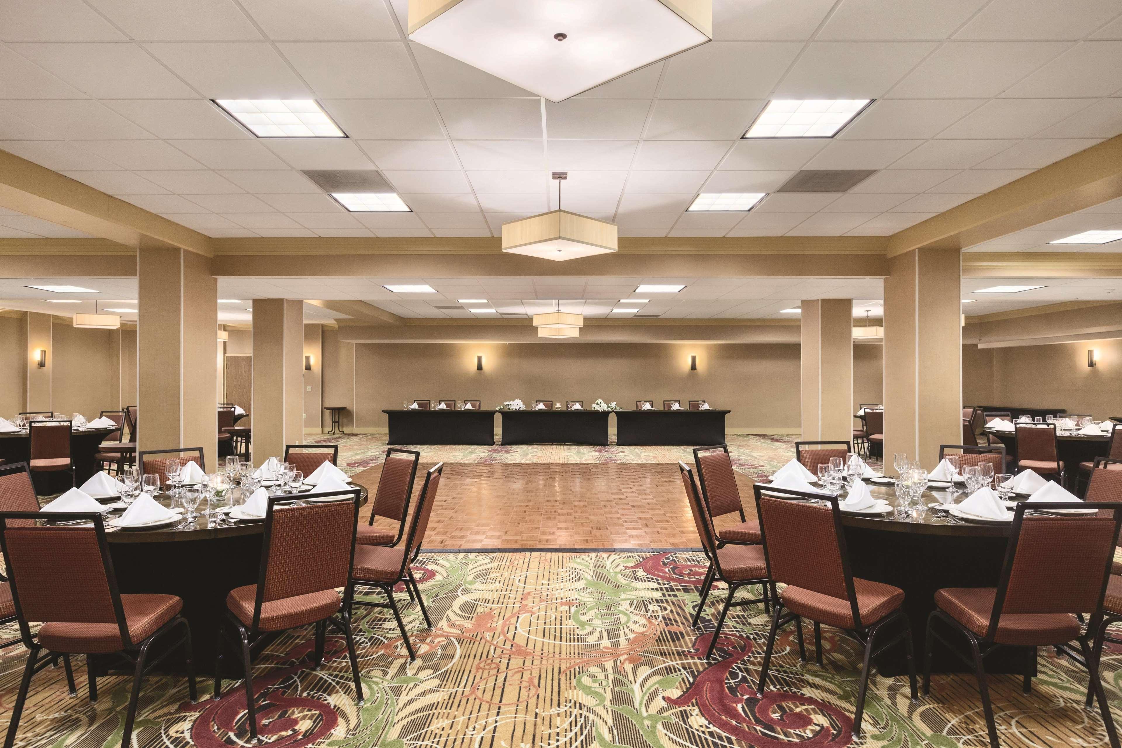 Hampton Inn Frederick Buitenkant foto