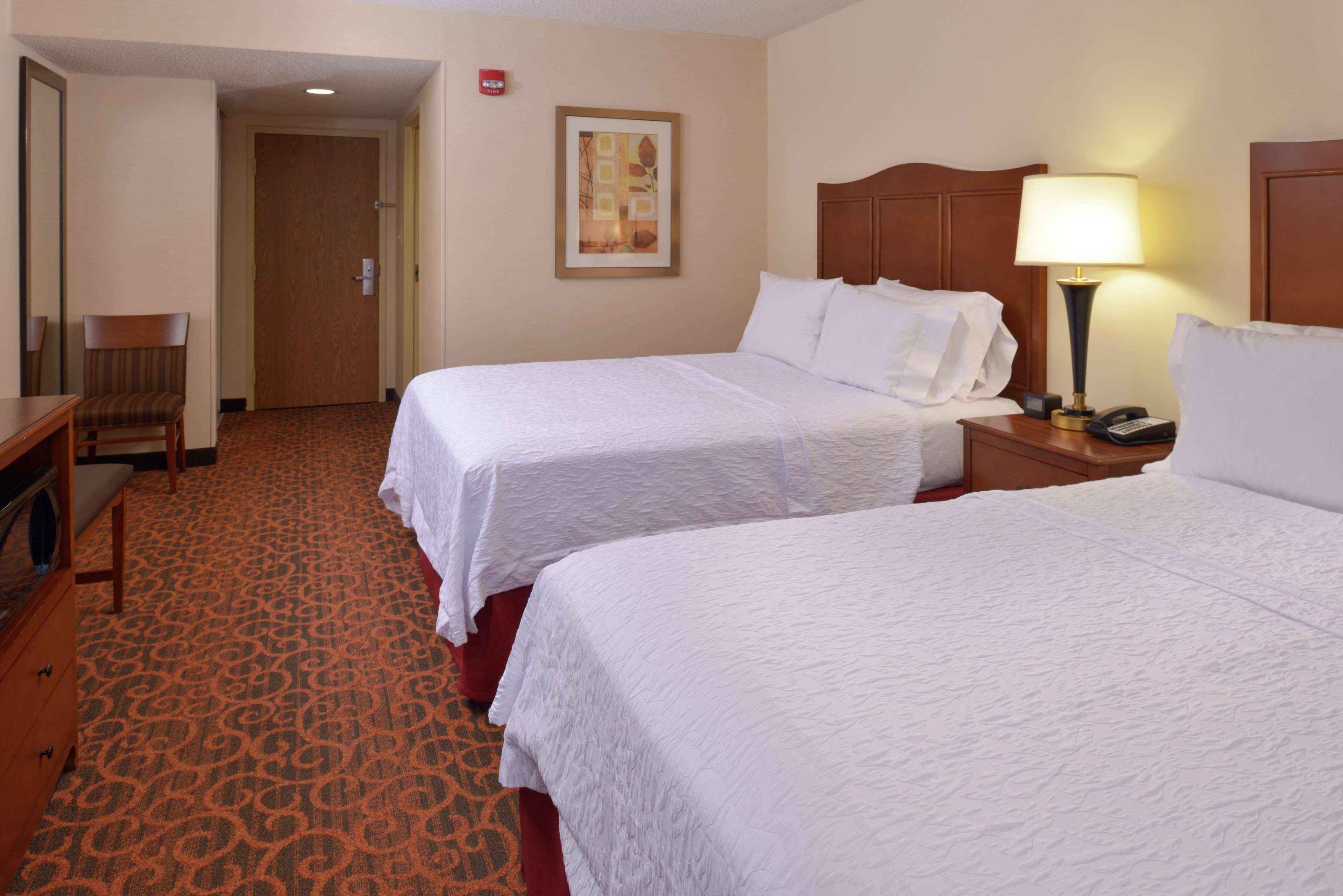 Hampton Inn Frederick Buitenkant foto