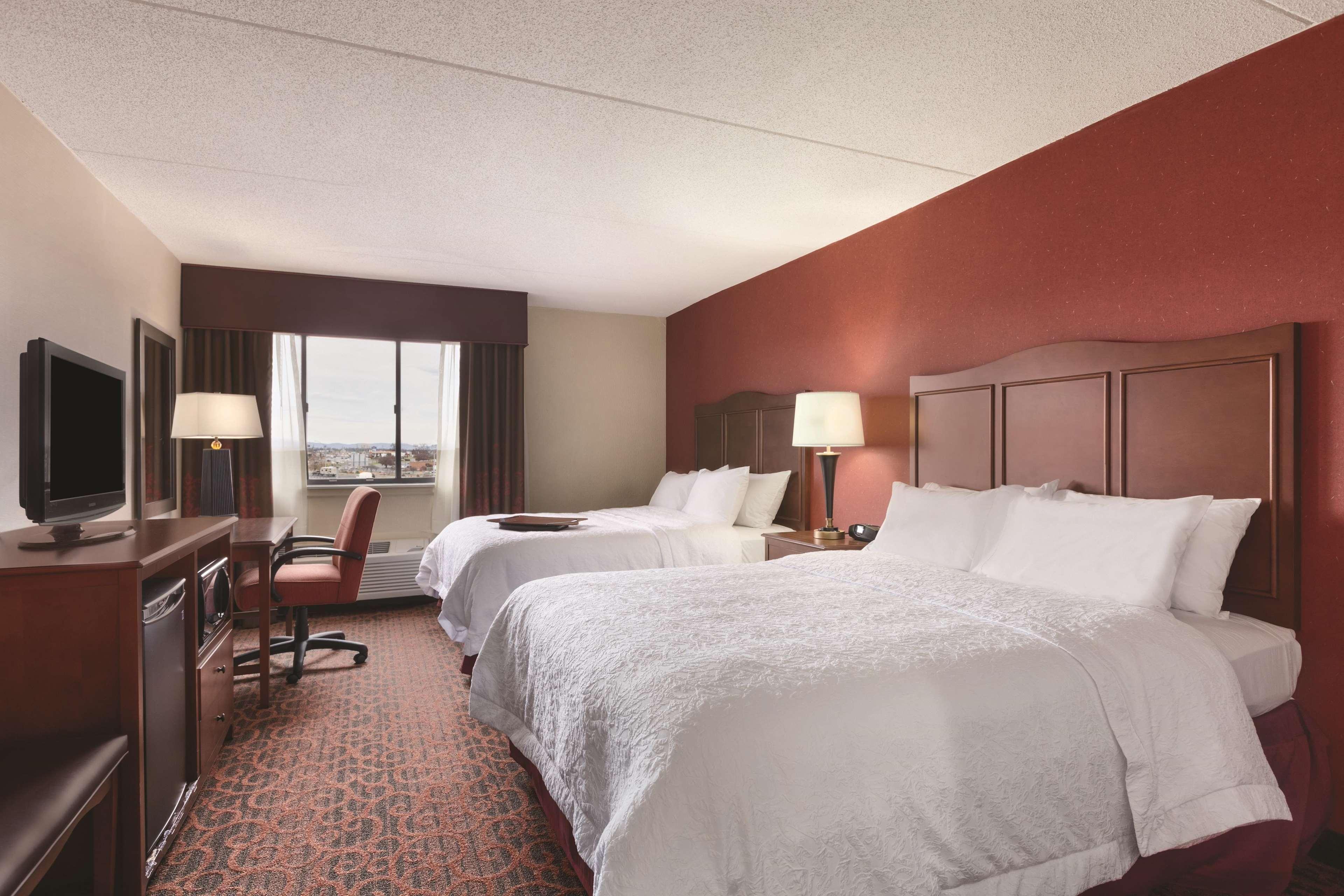 Hampton Inn Frederick Buitenkant foto