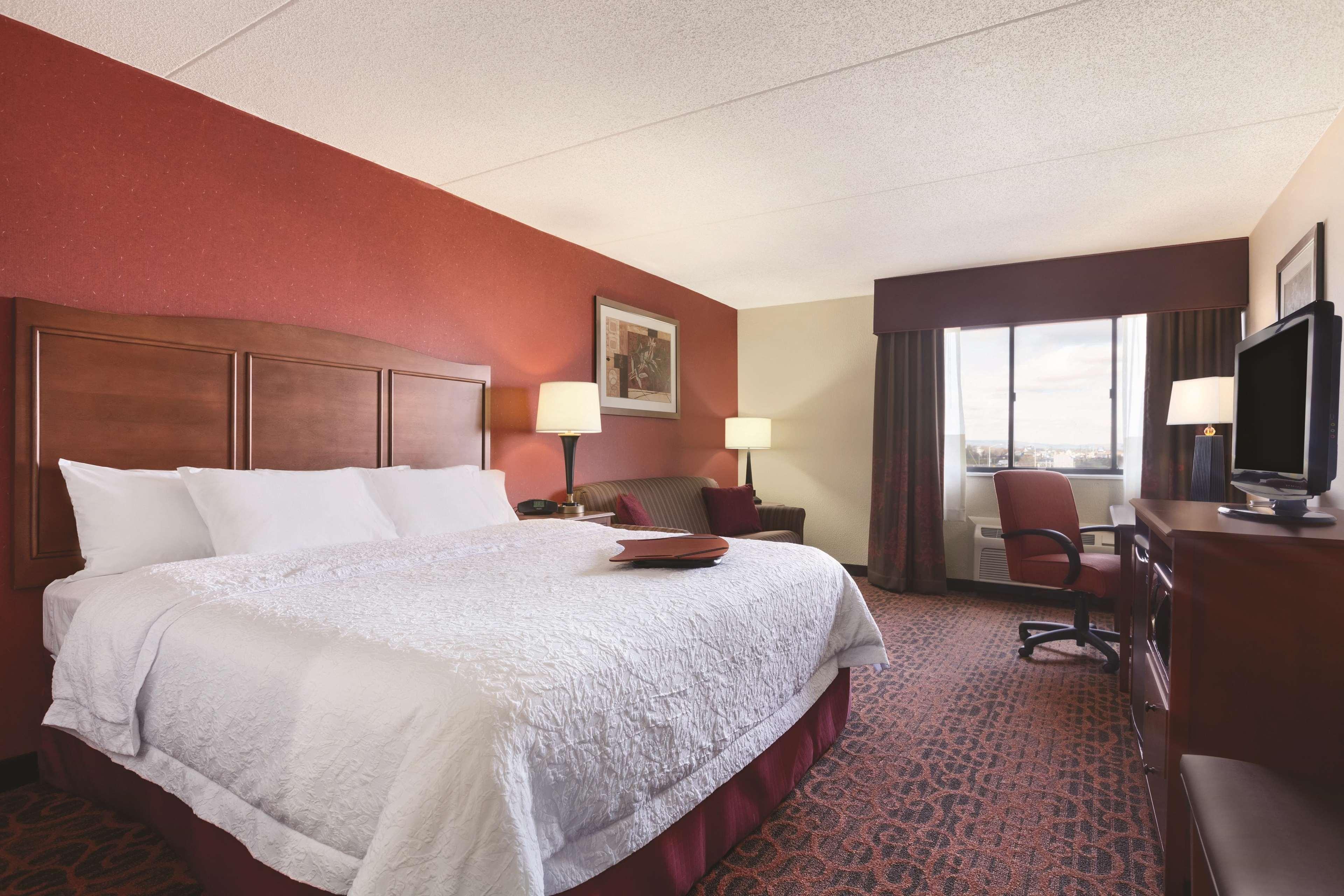 Hampton Inn Frederick Buitenkant foto