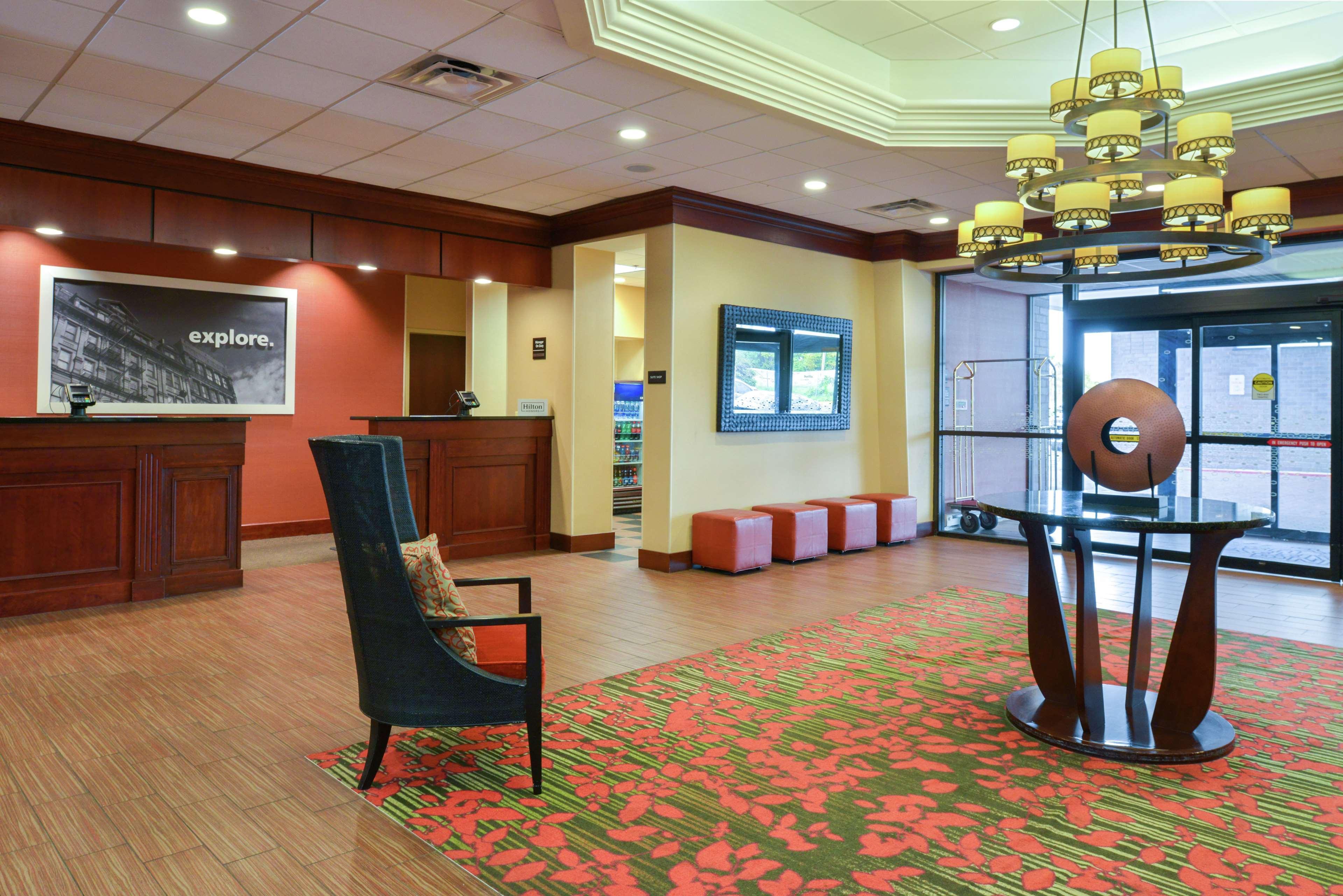 Hampton Inn Frederick Buitenkant foto