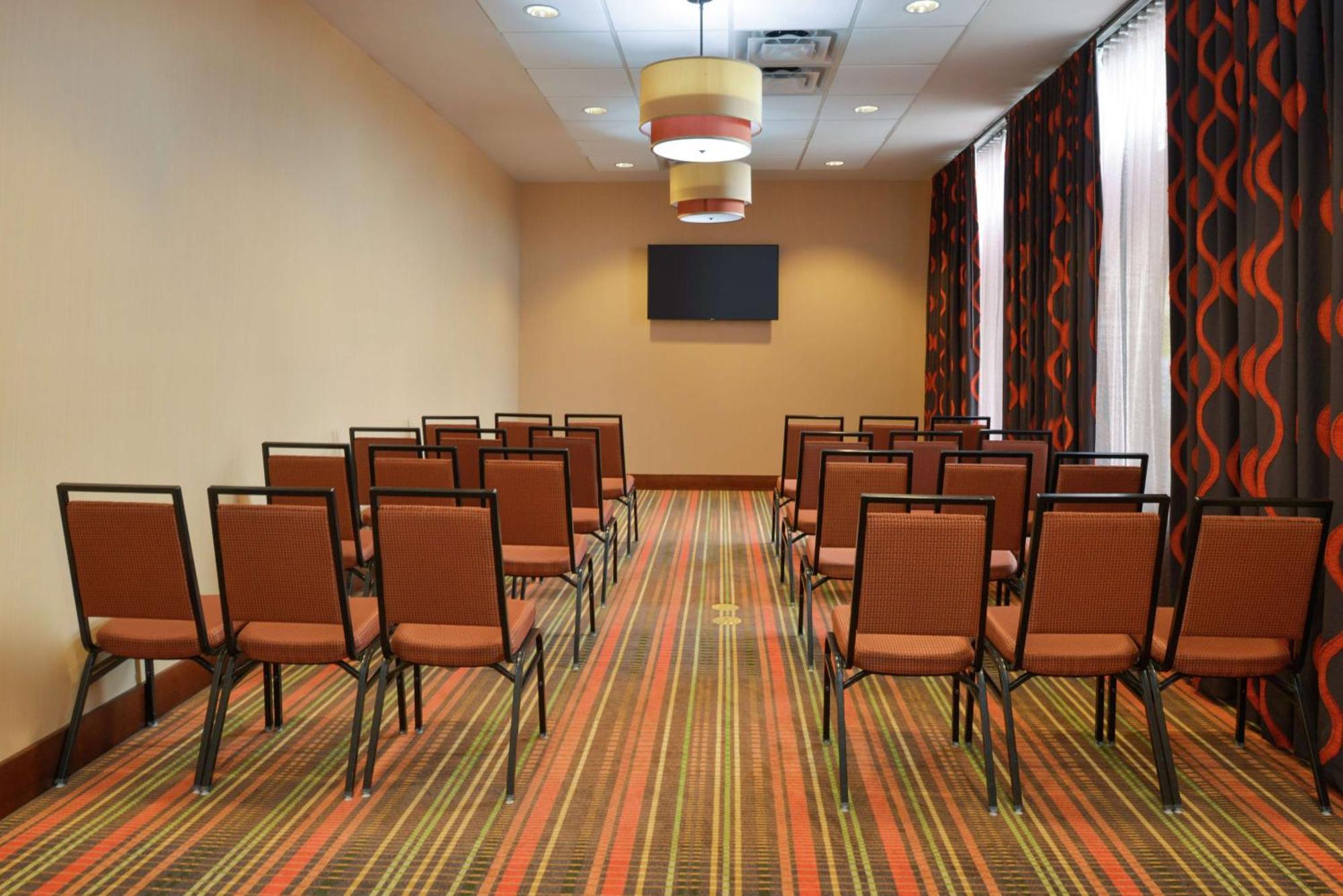 Hampton Inn Frederick Buitenkant foto