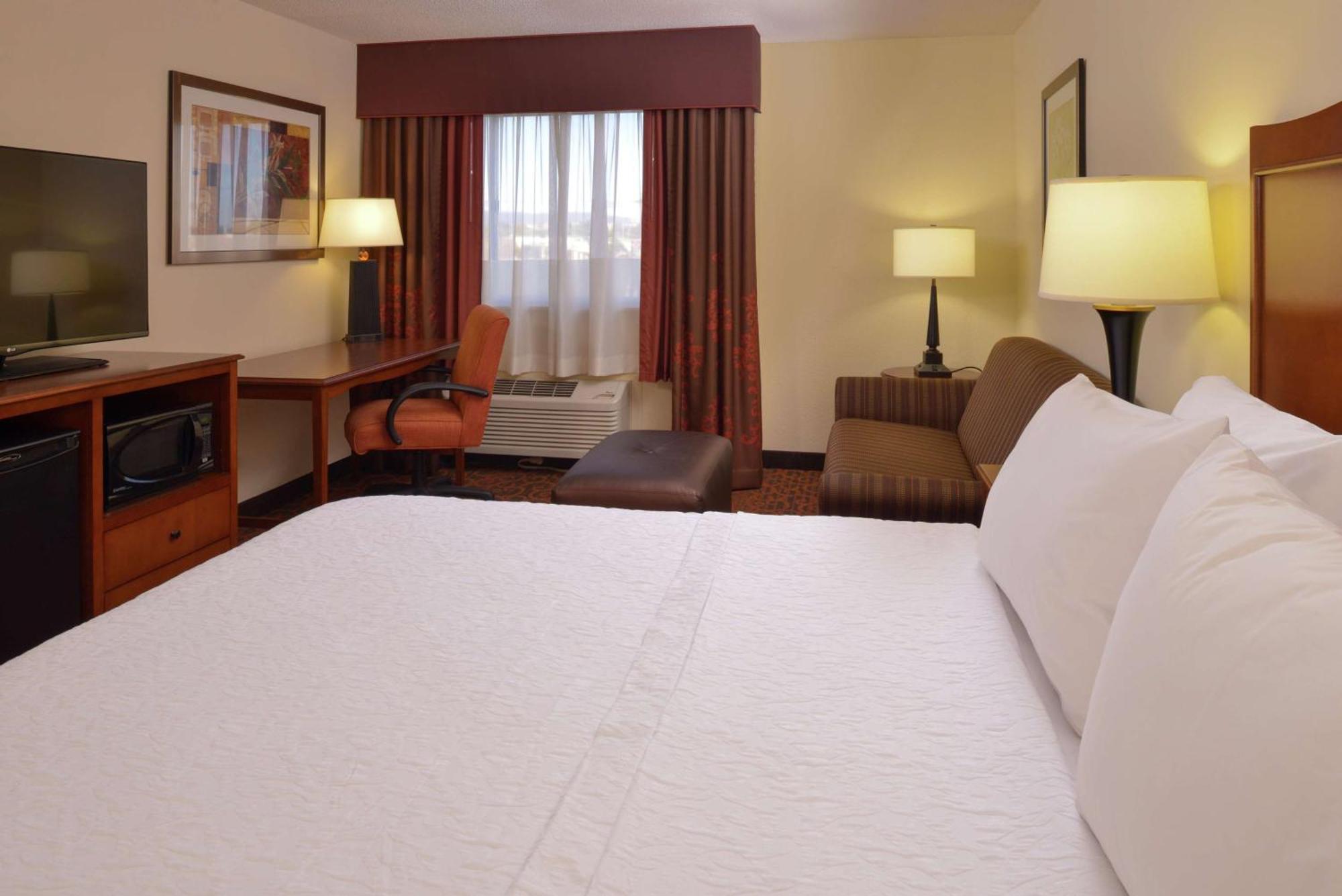 Hampton Inn Frederick Buitenkant foto