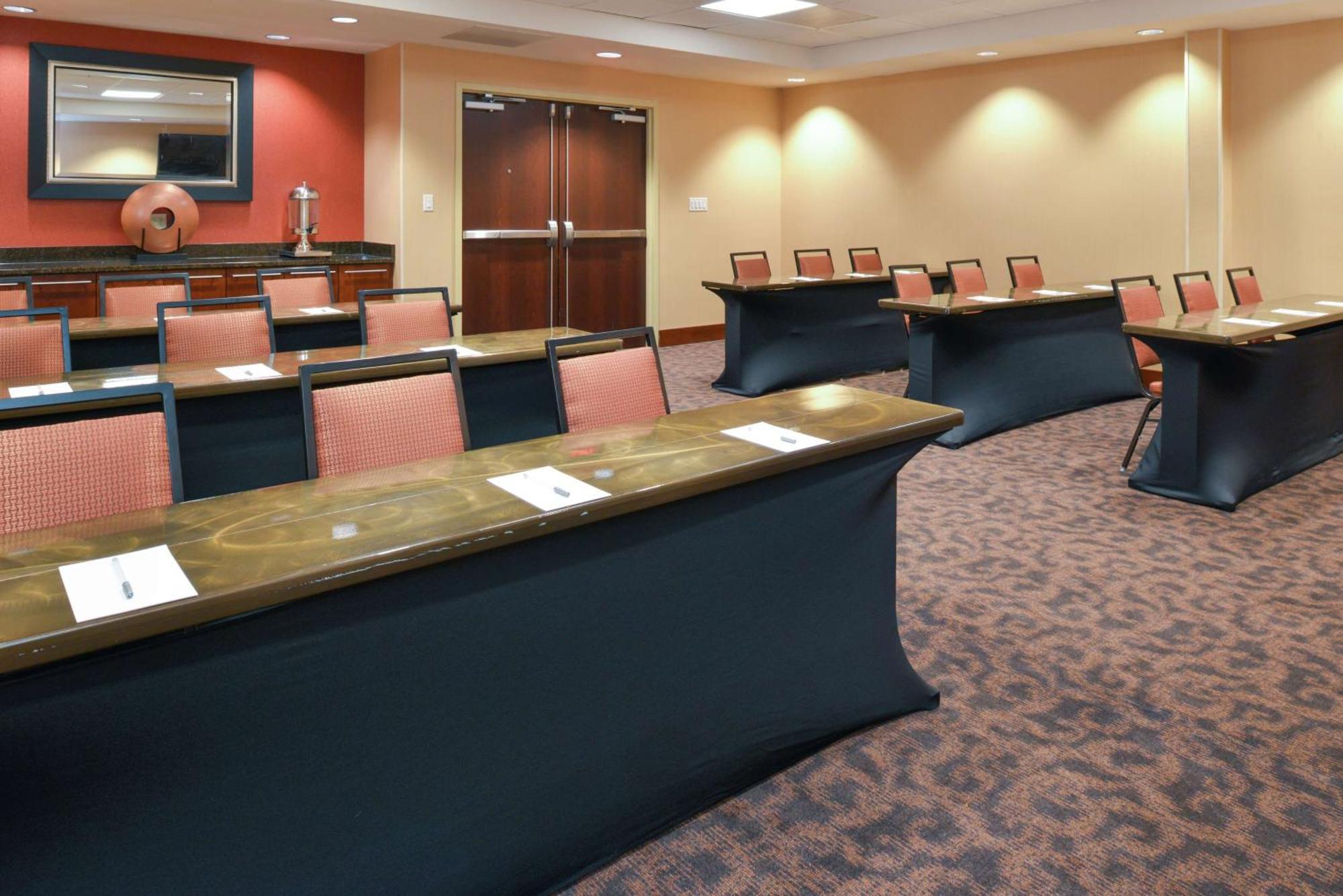 Hampton Inn Frederick Buitenkant foto