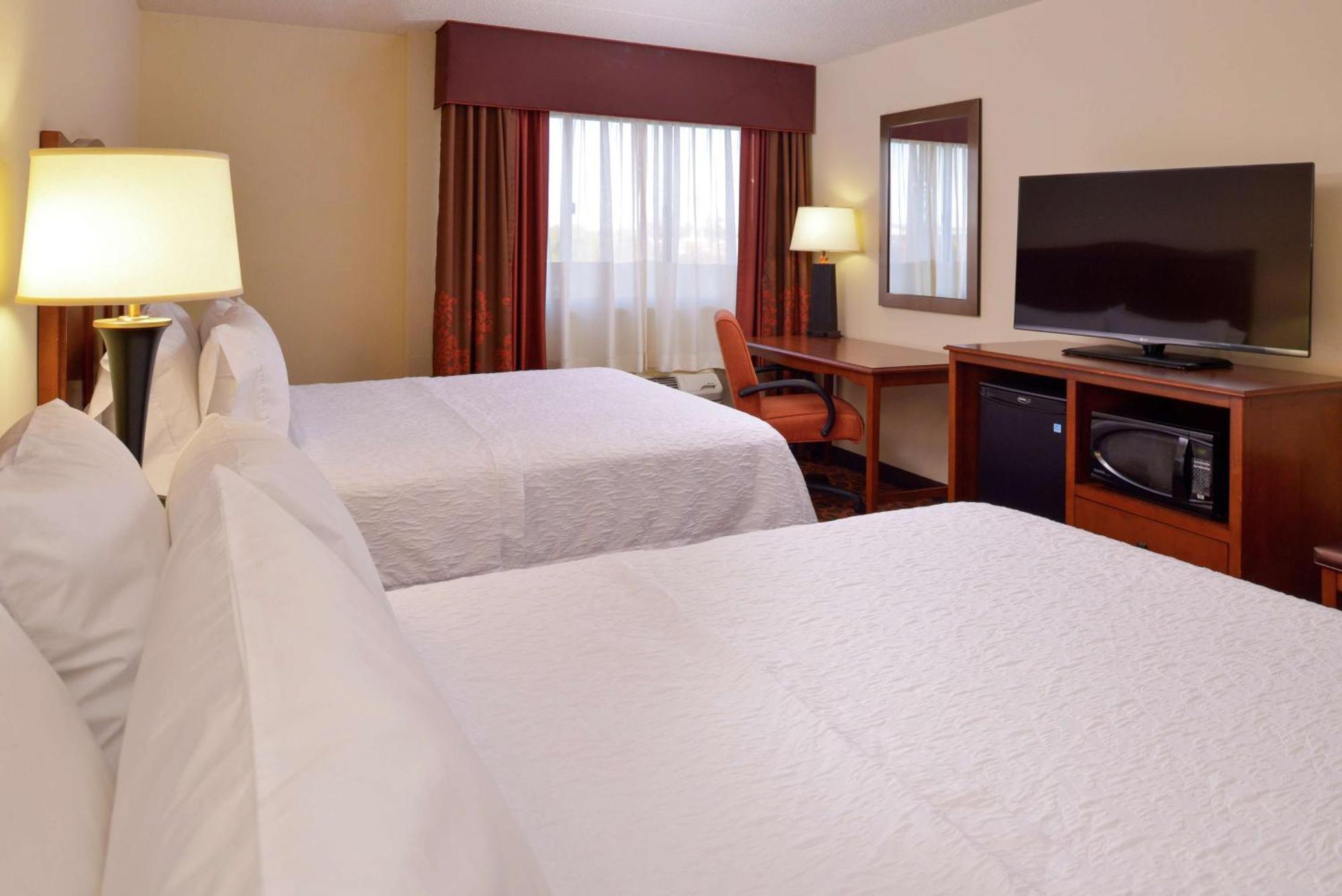 Hampton Inn Frederick Buitenkant foto
