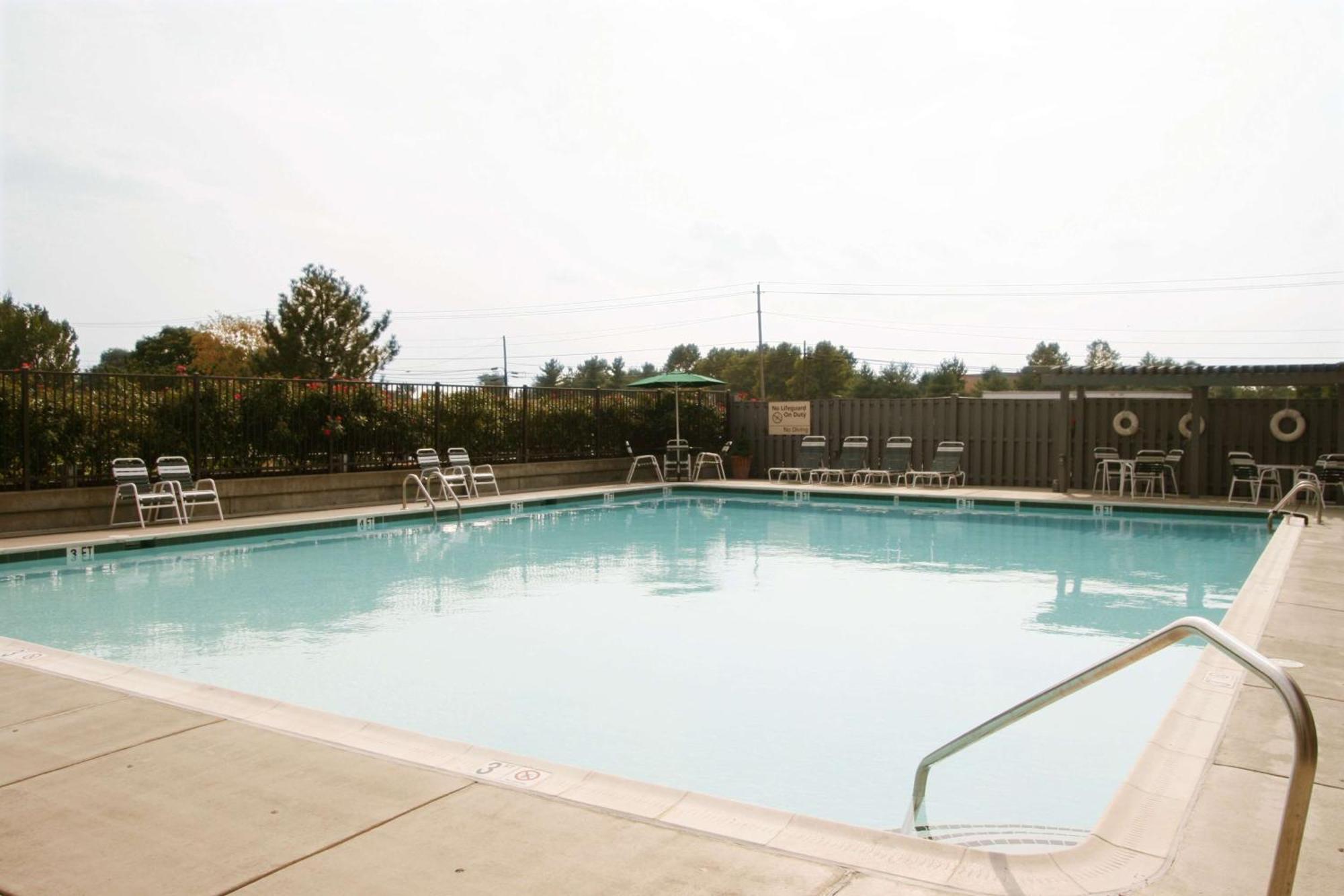 Hampton Inn Frederick Buitenkant foto