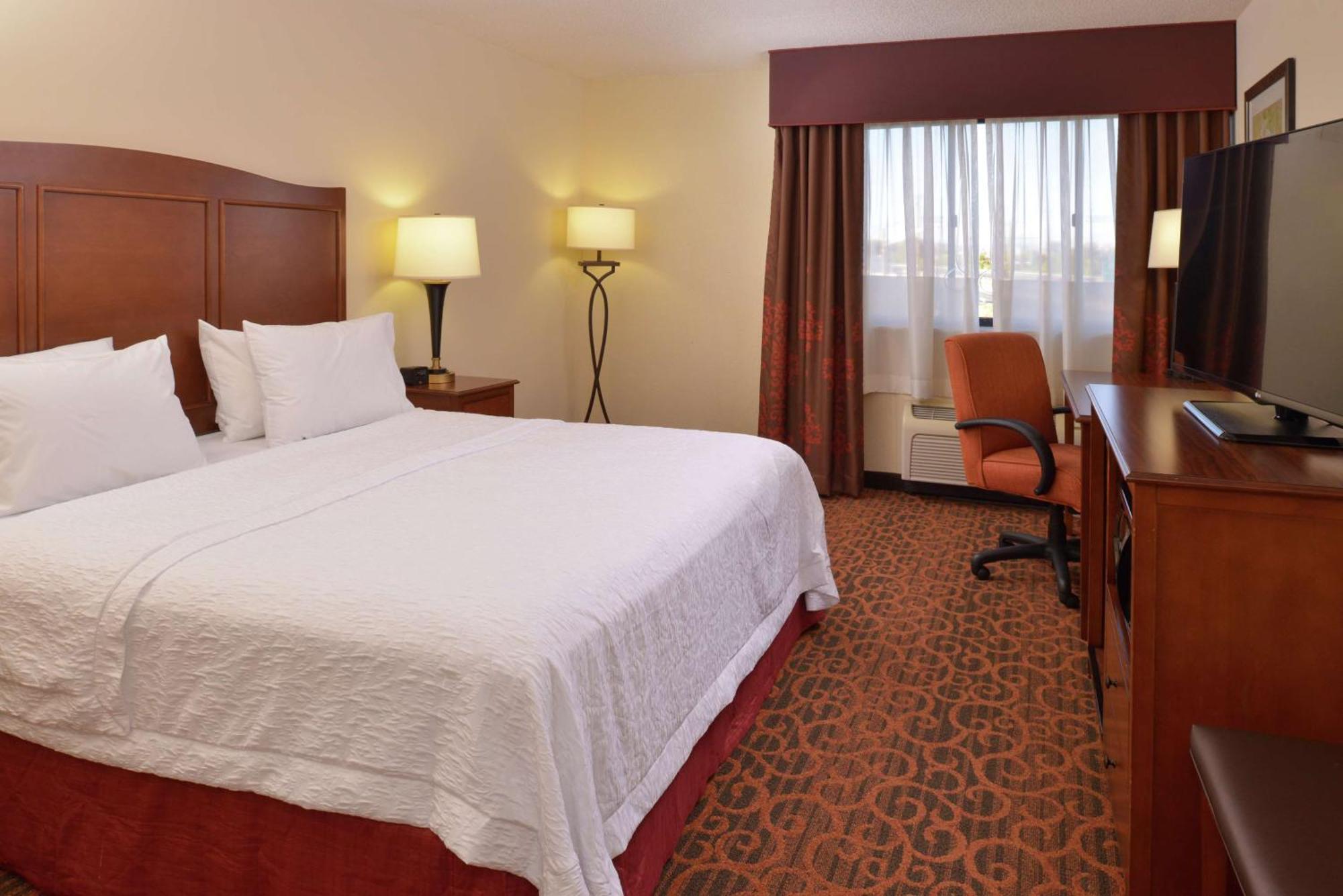 Hampton Inn Frederick Buitenkant foto