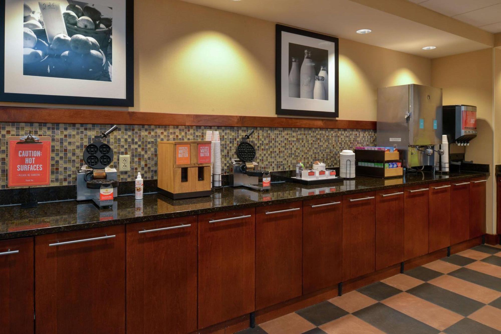 Hampton Inn Frederick Buitenkant foto