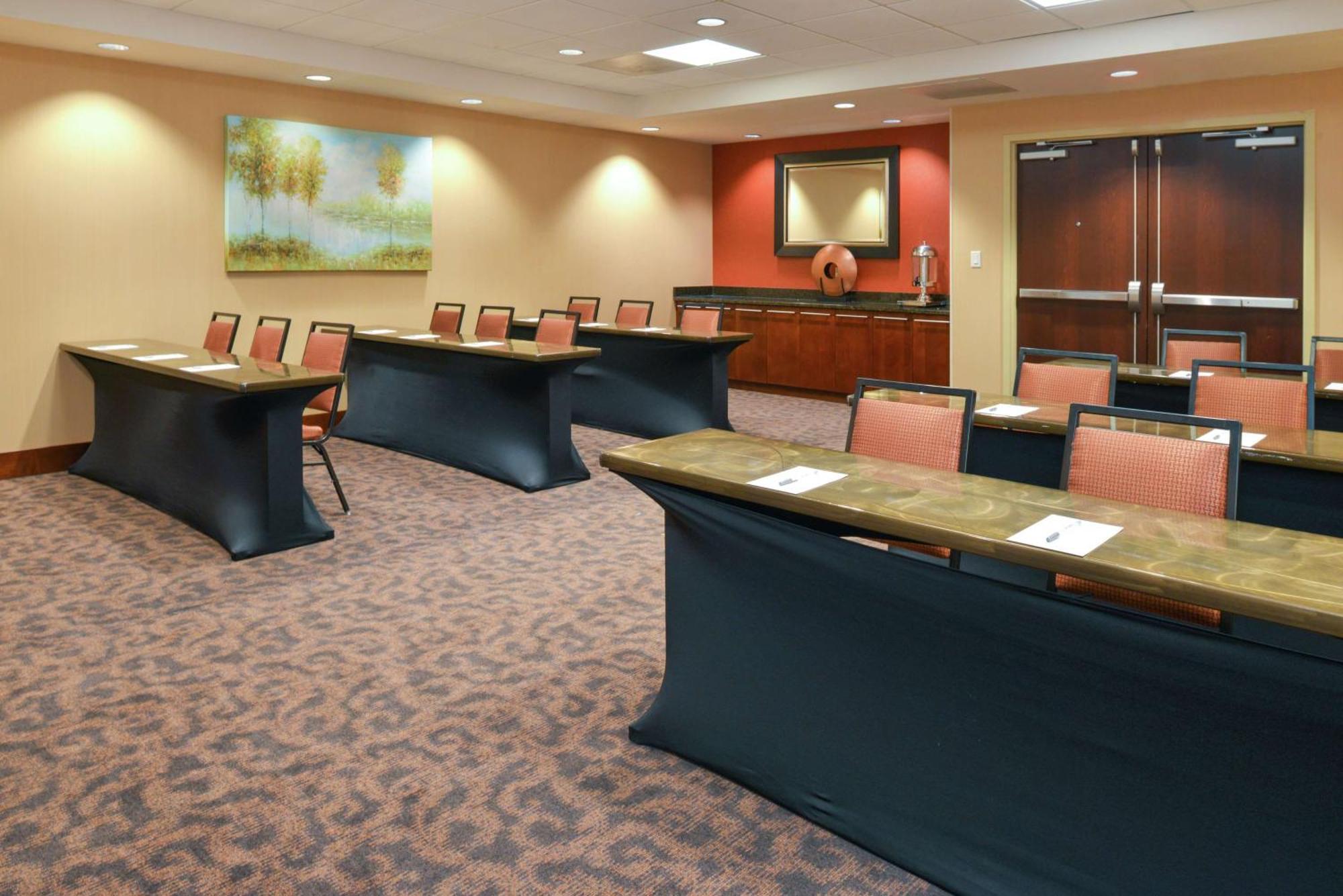 Hampton Inn Frederick Buitenkant foto