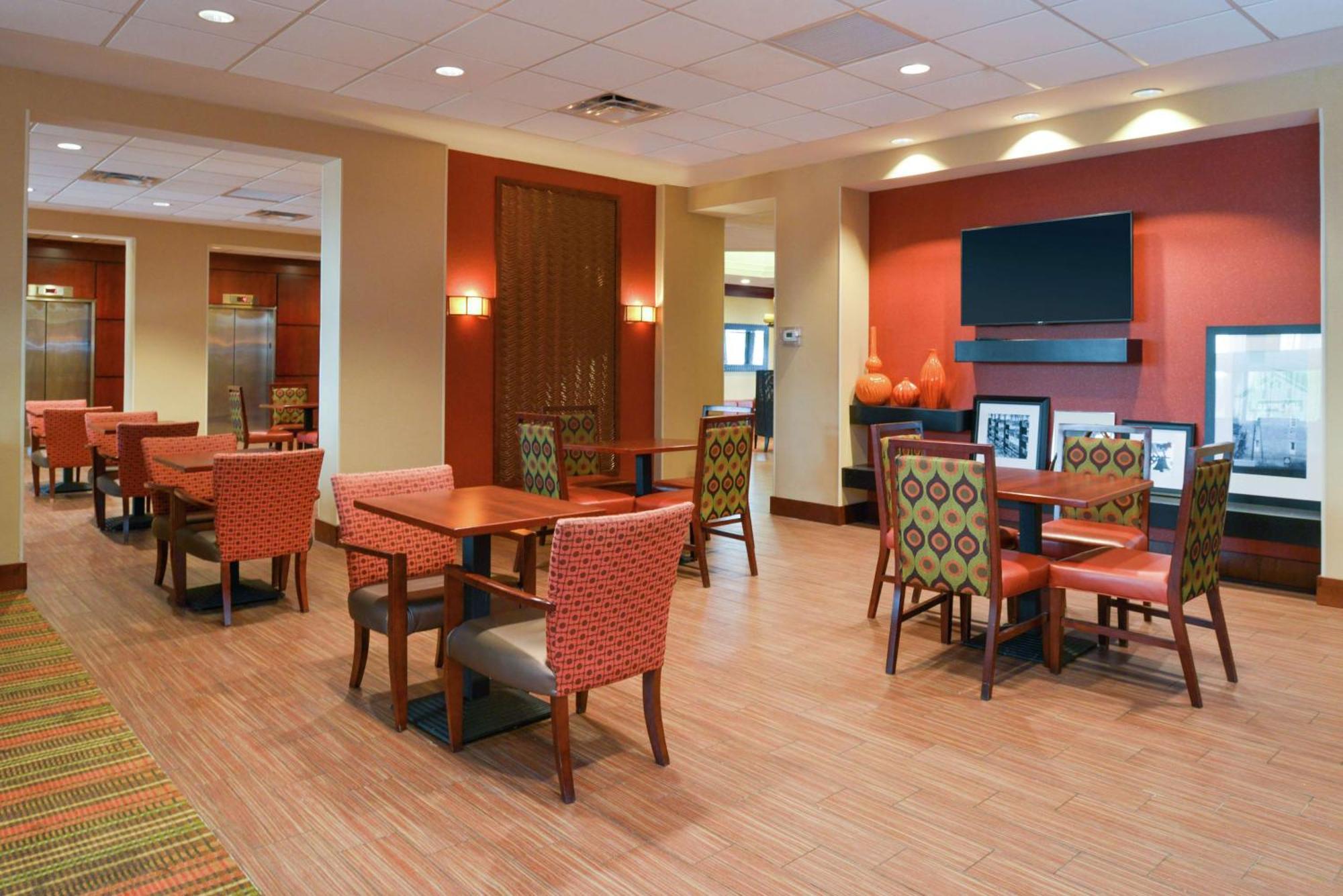 Hampton Inn Frederick Buitenkant foto