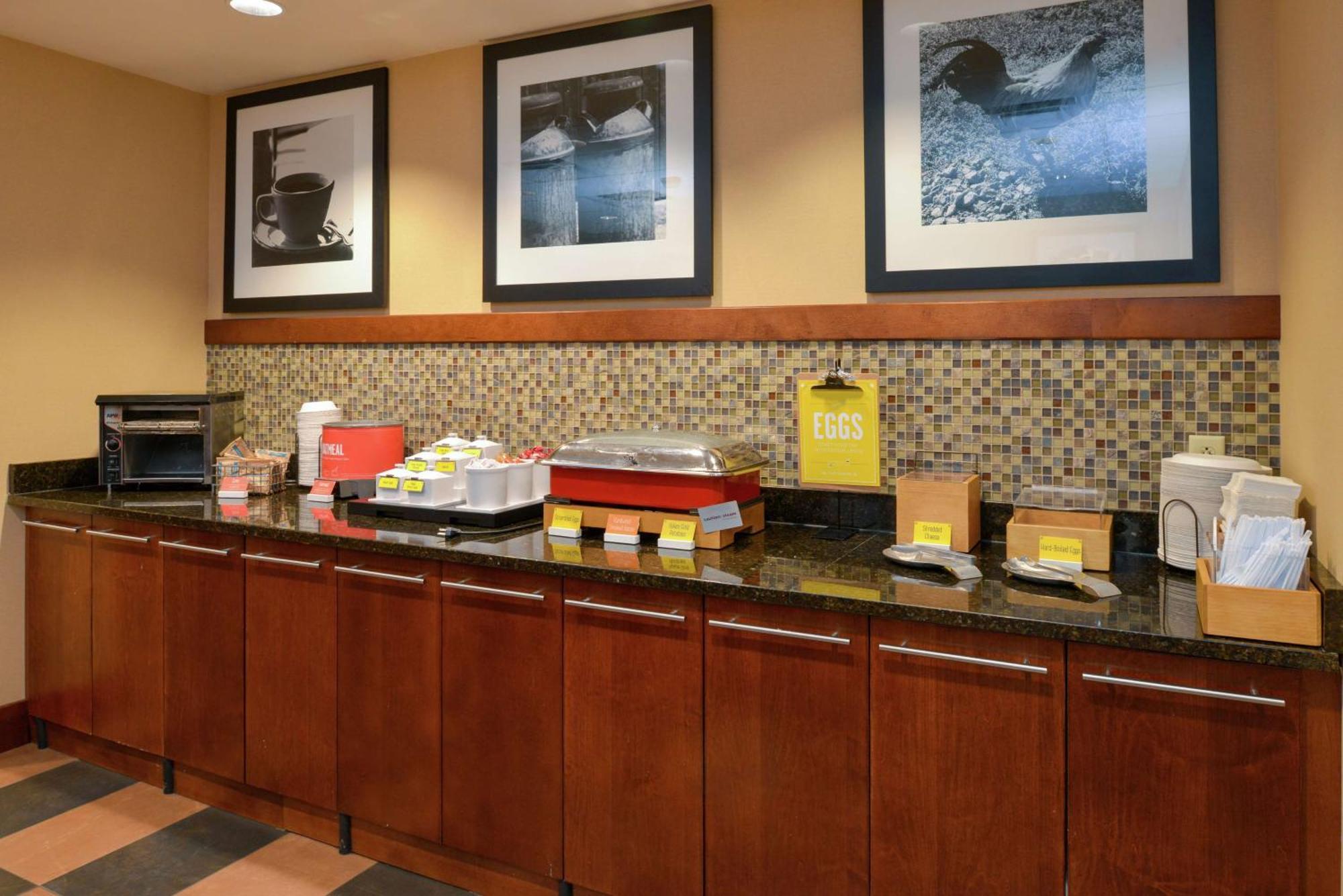 Hampton Inn Frederick Buitenkant foto