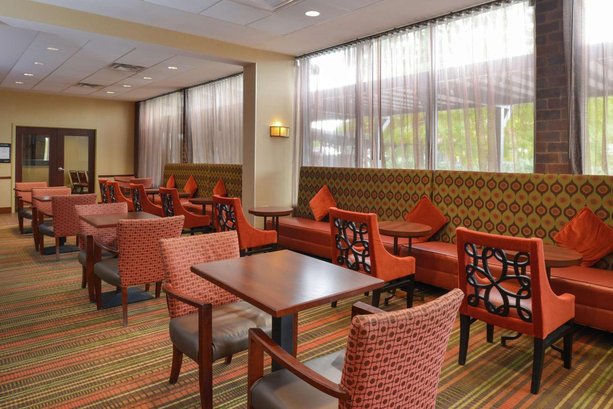 Hampton Inn Frederick Buitenkant foto